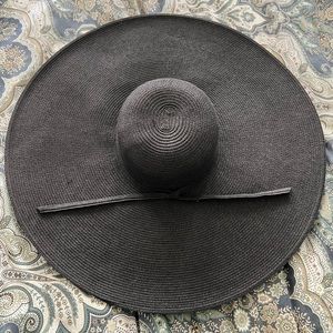 Extra Large black floppy hat. Worn twice. Great condition.